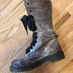 Dr. Martens Triumph boots like new